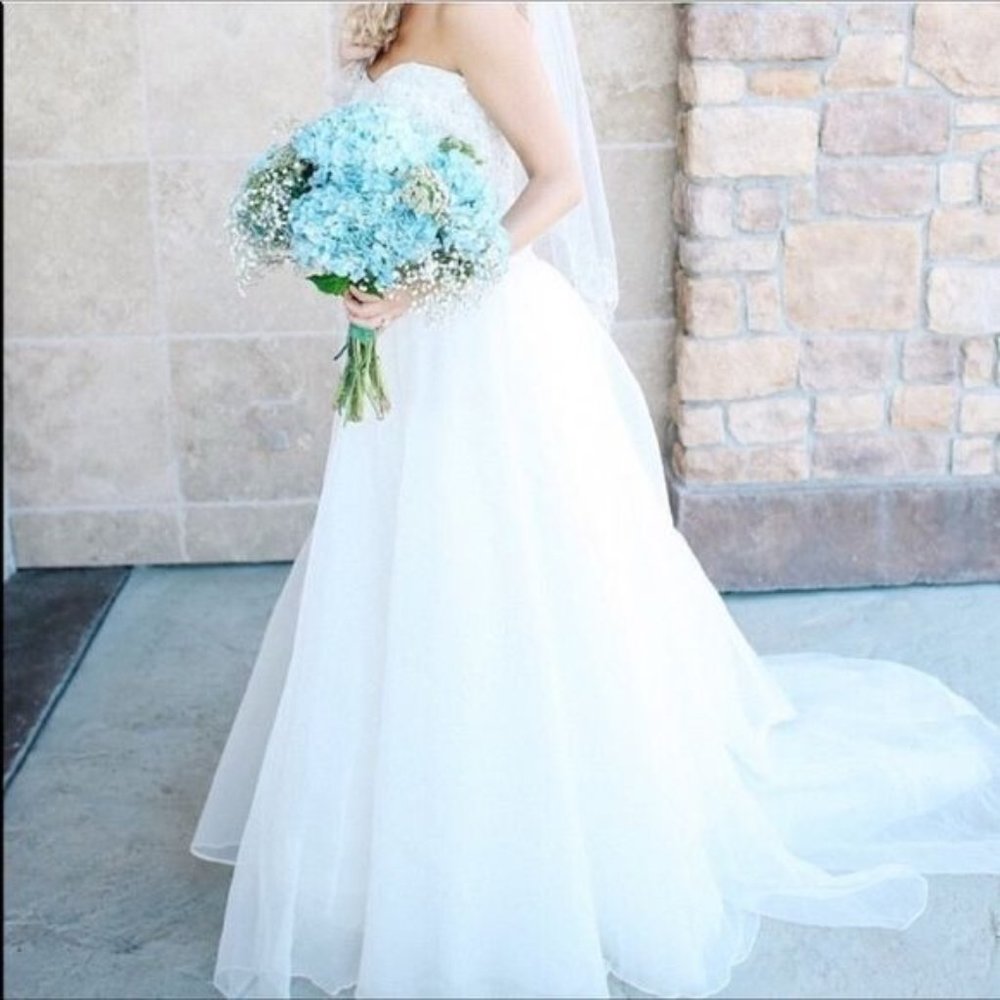 Oleg Cassini Ivory  Wedding Dress ballgown style wedding Dress.